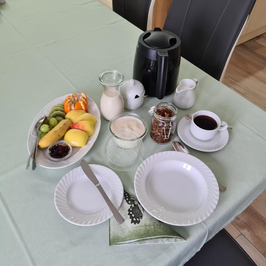 Gaestezimmer Treuen - Bed & Breakfast Bagian luar foto