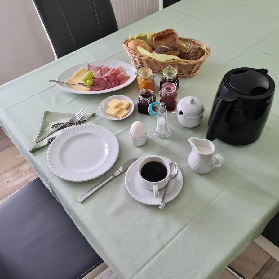 Gaestezimmer Treuen - Bed & Breakfast Bagian luar foto